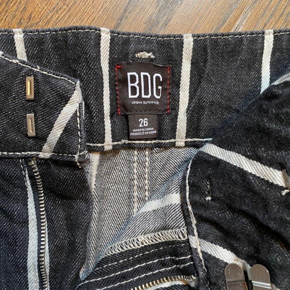 BDG Cropped Jeans - Picture 2 of 2